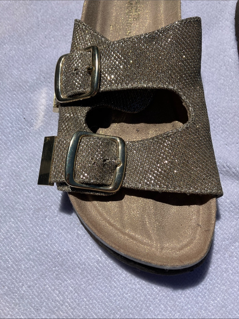 White Mountain Women’s Sz 6M “Gold Glitter” Fab Colorway Sandals-buckles - Picture 2 of 11